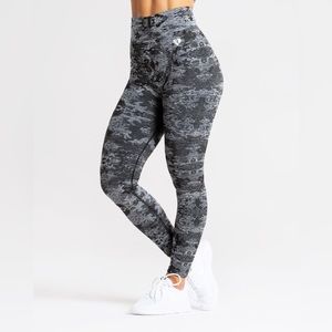 Women’s Best Camo Seamless Leggings Size Medium High-Waisted